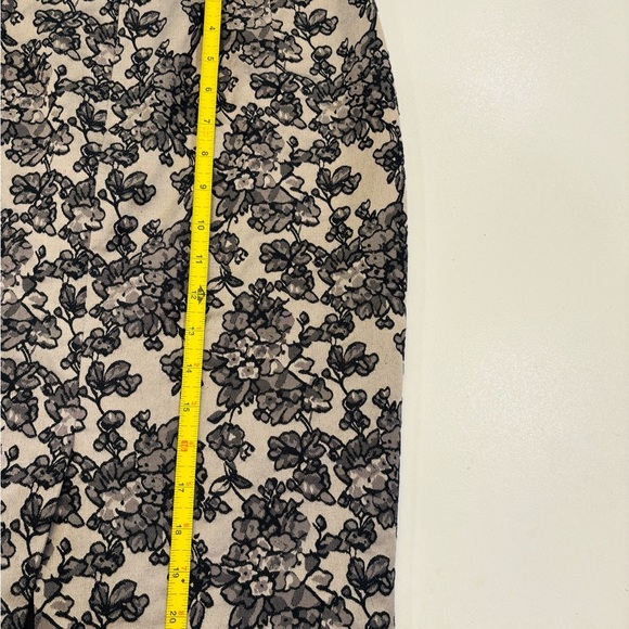 Ann Taylor Black and Cream Floral Pencil Skirt size 4 mint condition - Picture 5 of 8